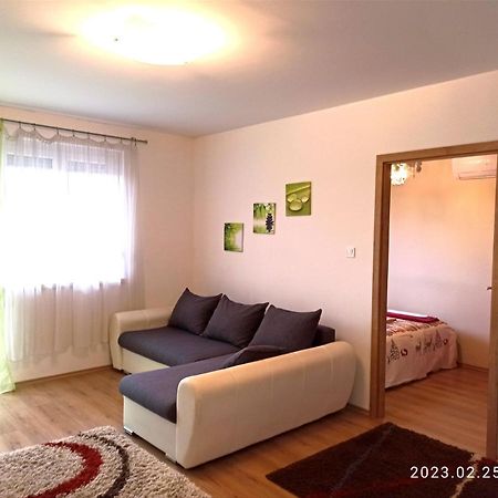 Nagyerdo - Simonyi Ut Appartement Debrecen Buitenkant foto