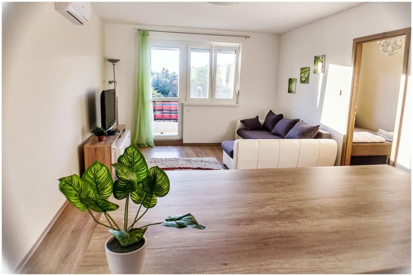 Nagyerdo - Simonyi Ut Appartement Debrecen Buitenkant foto